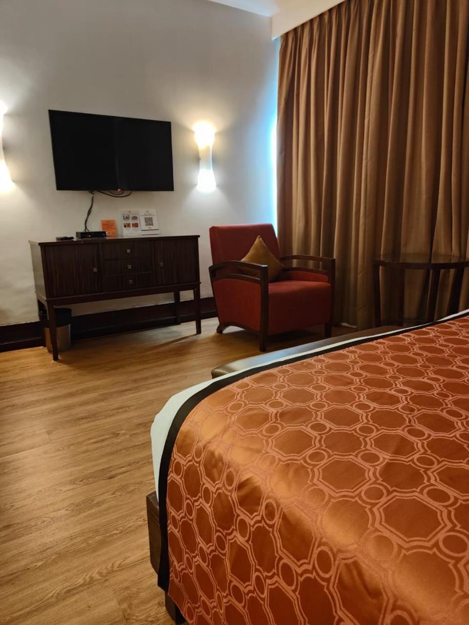 Pride Hotel, Chennai Exterior photo